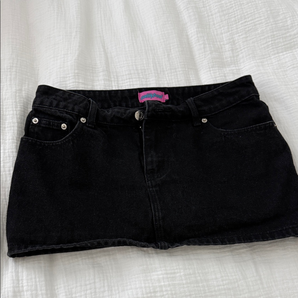 Edikted Low Rise Mini Skirt Size Small